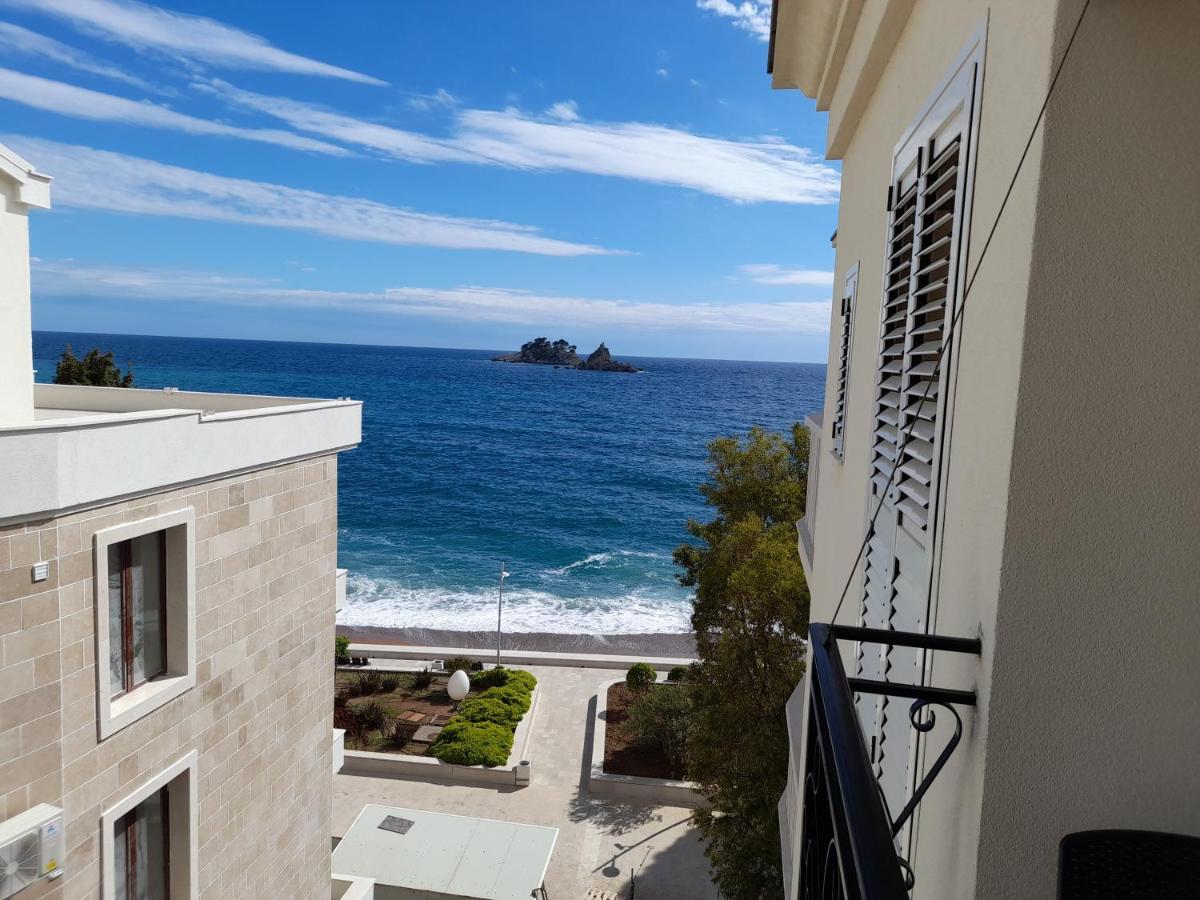 Luxbeachfront Apartment Petrovac